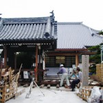 工事の為、山門を移動させました。