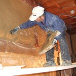 壁土塗り復旧状況 スサをたくさん入れた壁土は、会社に作り置きしています。