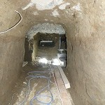 基礎下トンネル状況 総延長約20ｍあります。 建物の変位管理をしながらの作業です。 構造的にかなり難しい工事です